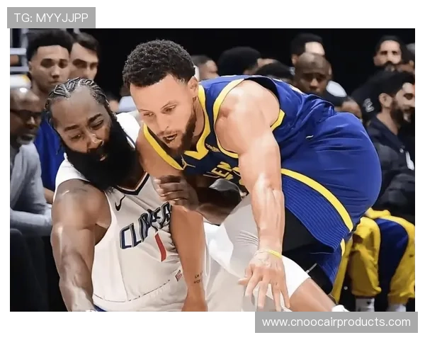 NBA最新动态：詹姆斯复出助湖人力挽狂澜 斗勇勇士哈登加盟76人再掀波澜
