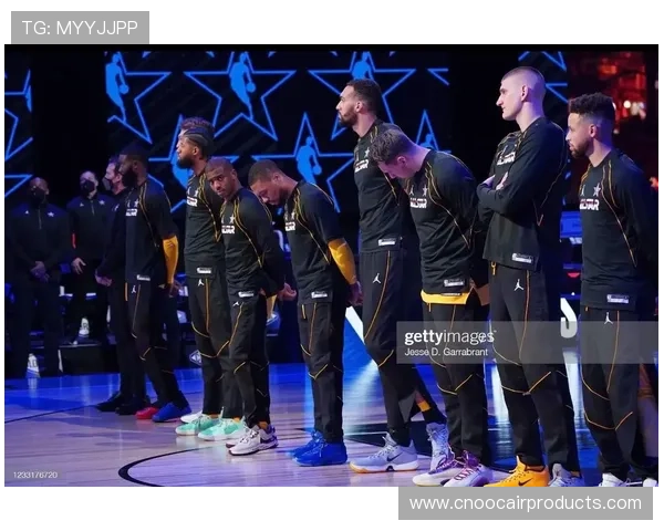 詹姆斯与库里携手亮相全明星赛 东西部阵容大换血引热议